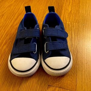Toddler size 6 Converse All Star sneakers